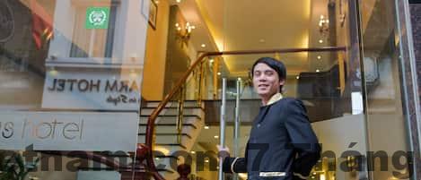 Nhân viên khách sạn Hanoi Flora Hotel