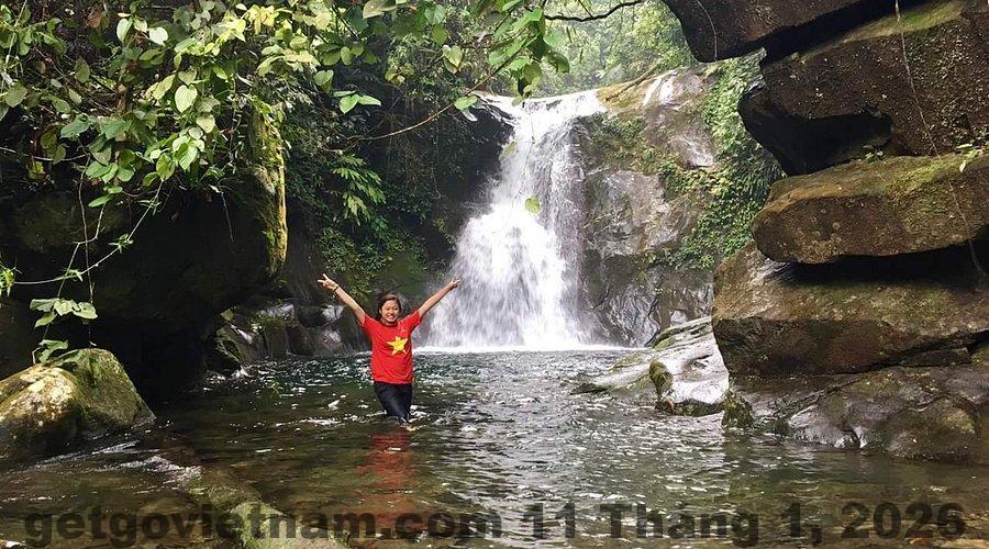 Không gian phòng tắm riêng tại Love Hotel Thái Nguyên