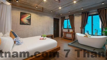 Phòng dorm tại Hanoi Wanderlust Hostel & Travel với giường tầng có rèm riêng