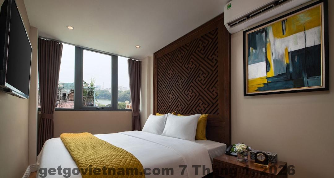 Không gian phòng Lakeside Palace Hotel nhìn tổng thể