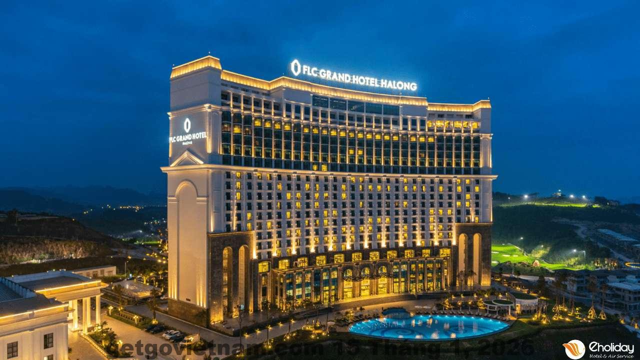 Toàn cảnh FLC Grand Hotel Hạ Long nhìn từ trên cao với view vịnh Hạ Long