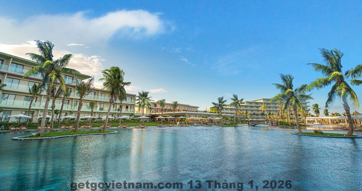 Nhân viên khách sạn luôn tận tâm với khách hàng, nhưng vẫn cần cải thiện giao tiếp tại quầy lễ tân.