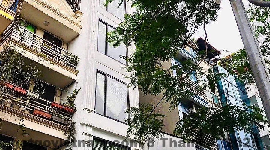 Khu vực lễ tân The Artisan Lakeview Hotel – nhân viên thân thiện, hỗ trợ khách du lịch