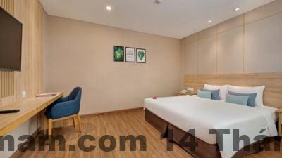 Phòng Superior tại khách sạn G8 Luxury với thiết kế hiện đại và ánh sáng tự nhiên