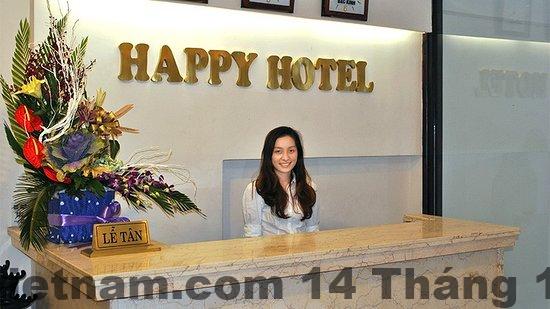 Khu vực lễ tân Happy Hotel Điện Biên với phong cách phục vụ thân thiện