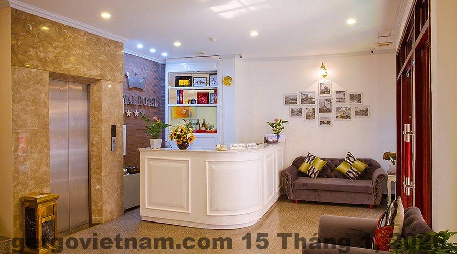 Không gian chung tại Royal Hotel Hà Nội, thiết kế đơn giản, phục vụ nhu cầu lưu trú cơ bản