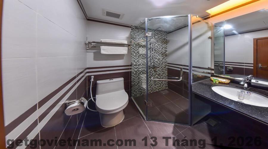 Nhân viên phục vụ Giếng Ngọc Cát Bà Hotel thân thiện và nhiệt tình