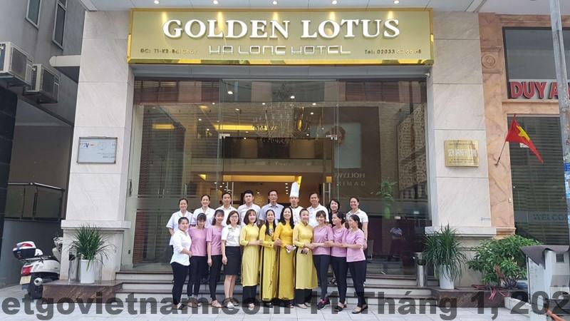 Không gian phòng ngủ tại Golden Lotus Halong Hotel với nội thất cơ bản