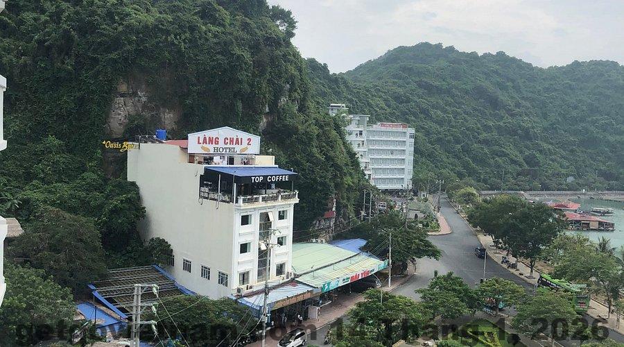 Không gian ban công khách sạn Sea Balcony Hotel với tầm nhìn thoáng hướng biển
