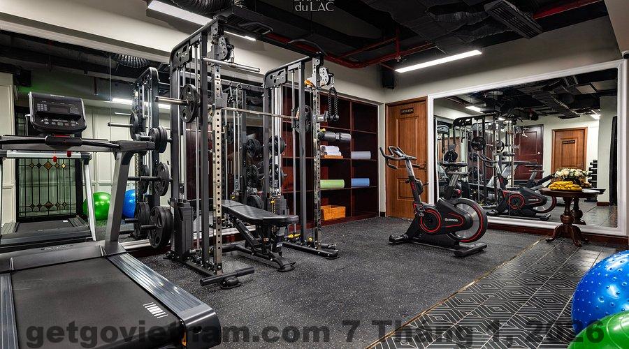 Phòng gym nhỏ tại GRAND HÔTEL du LAC Hanoi