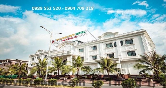 Không gian ăn sáng đơn giản tại khách sạn phân khúc bình dân ở Hạ Long