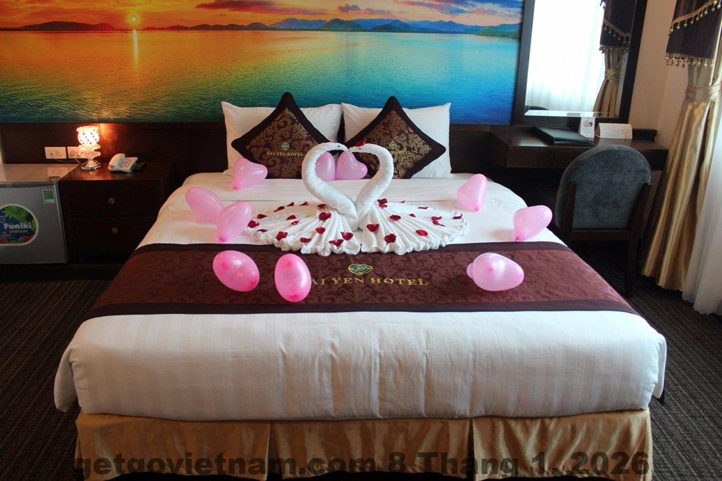 Khu vực lễ tân Hai Yen Hotel – phong cách phục vụ truyền thống, thân thiện