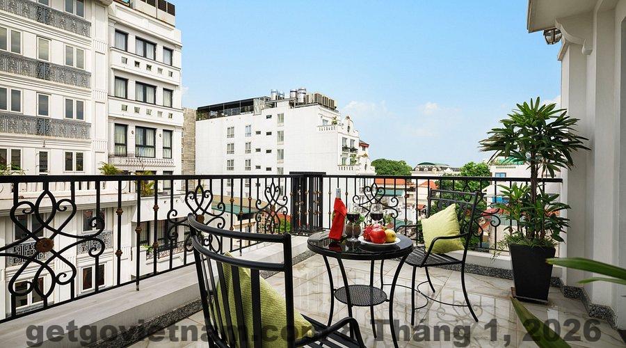 Không gian khu vực xung quanh Brilliant Me Tri Hotel & Spa khá yên tĩnh