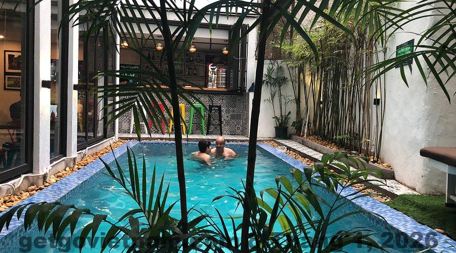 So sánh phân khúc hostel tại Phố cổ Hà Nội với Hanoi Vibes Hostel & U Bread