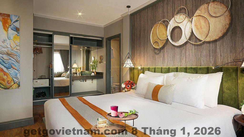 Khu vực lễ tân và nhân viên tại Hanoi Center Silk Boutique Hotel & Travel thân thiện, hỗ trợ tốt