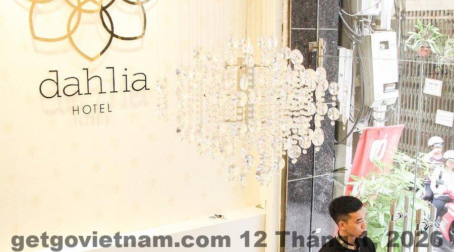 Khu vực lễ tân Khách Sạn The Dahlia với nhân viên thân thiện và hỗ trợ khách nhiệt tình