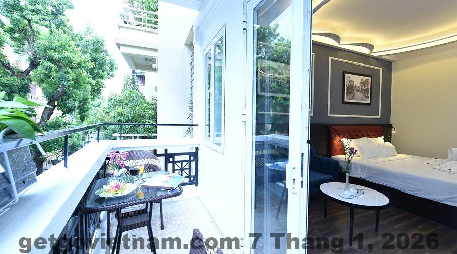 Hanoi Elpis Hotel & Spa Review 2026: Có nên ở không? 5 Nhân viên lễ tân Hanoi Elpis Hotel & Spa thân thiện và hỗ trợ khách