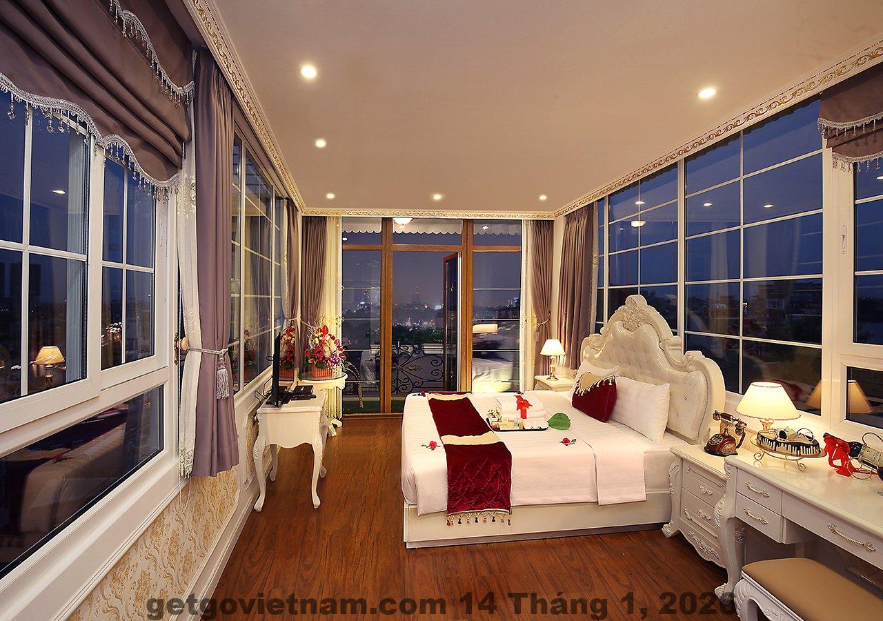 Khu vực lễ tân Khách Sạn Royal Hoài Đức với quy mô nhỏ gọn