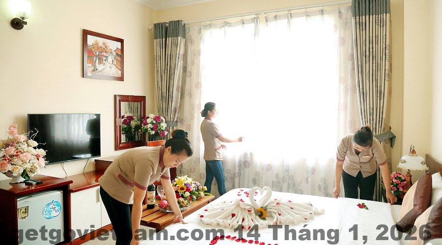 Khu vực lễ tân Khách sạn Hà Nội – Sơn La với phong cách truyền thống