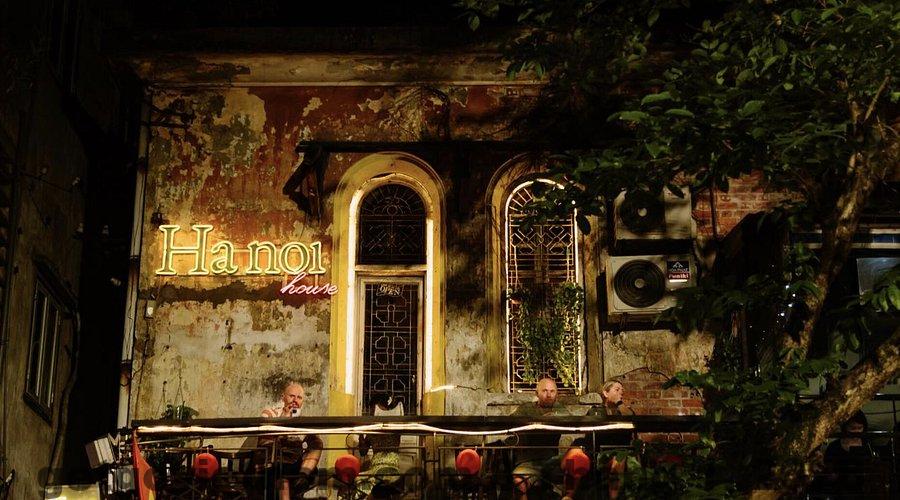 Phố cổ Hà Nội về đêm gần khách sạn Better Home Hanoi