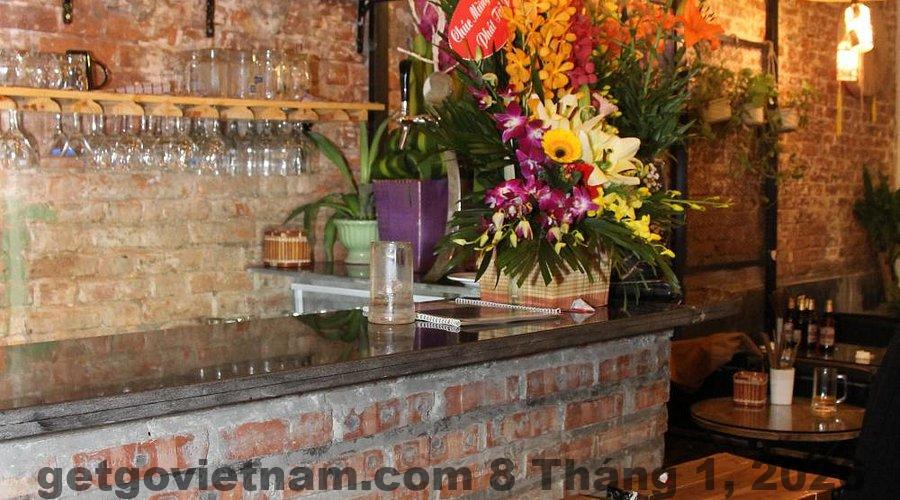 Đây là hình ảnh khu vực tiếp khách của Hanoisy Hostel, thể hiện sự thoải mái và thân thiện.