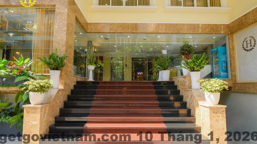 Phòng khách sạn hiện đại và thoáng mát, đầy đủ tiện nghi.