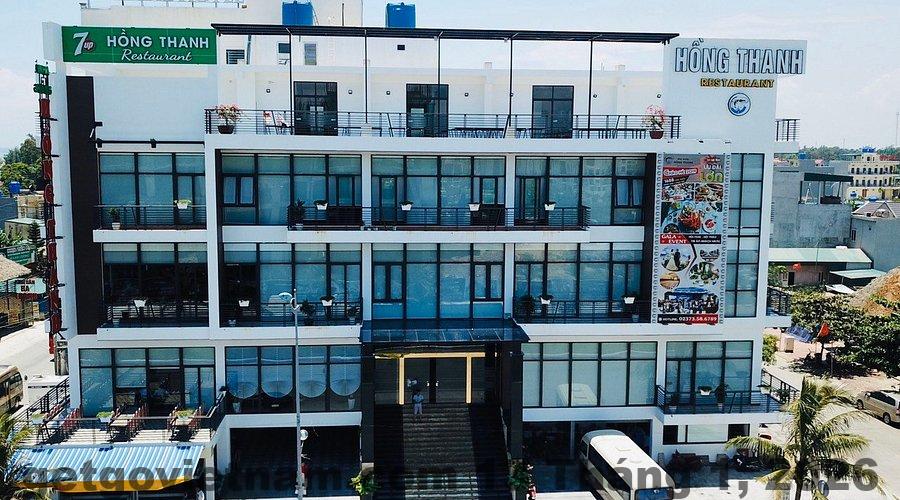 Không gian ăn sáng rộng rãi, thoải mái.