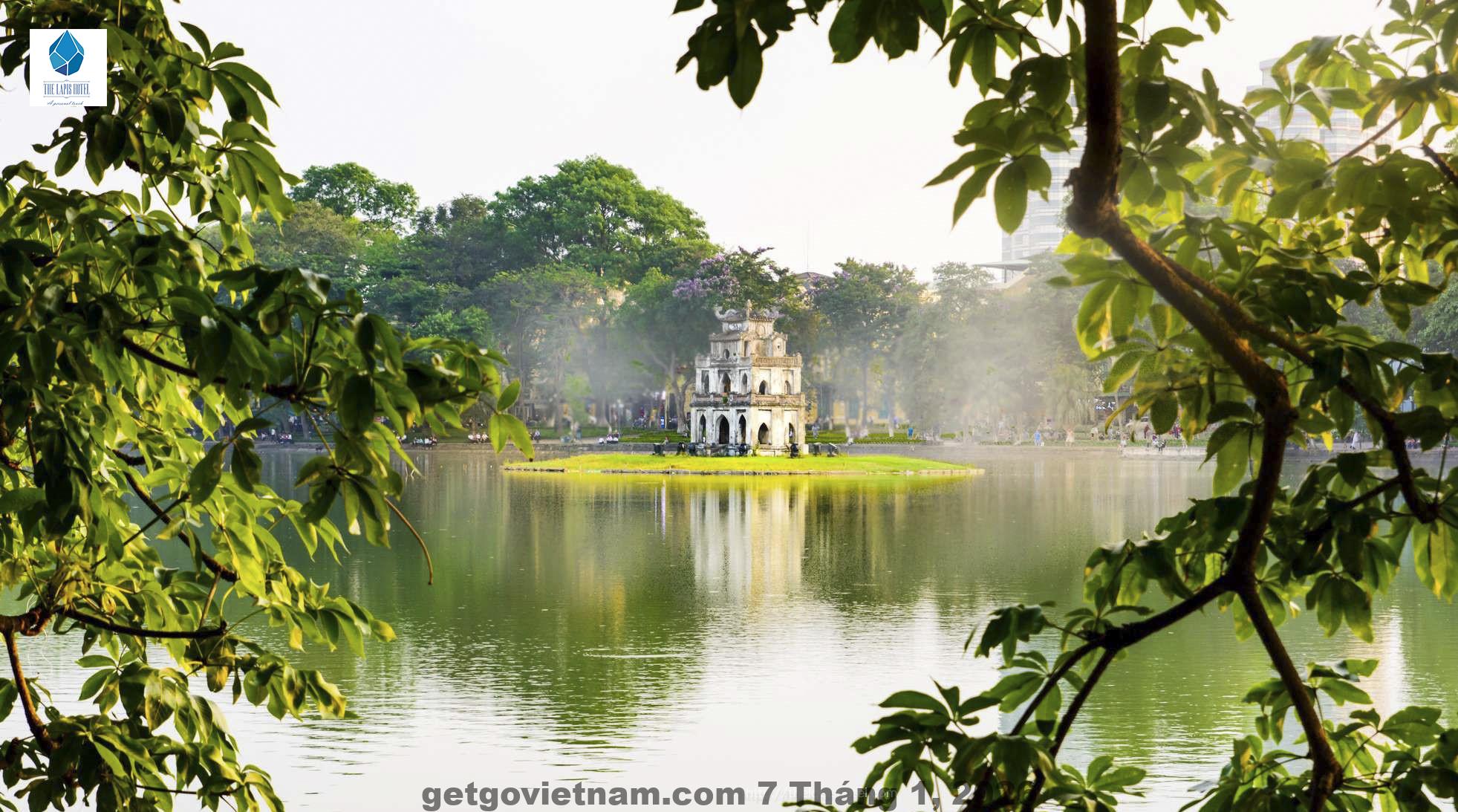 Khoảng cách từ The Lapis Hotel đến Hồ Hoàn Kiếm chỉ vài phút di chuyển