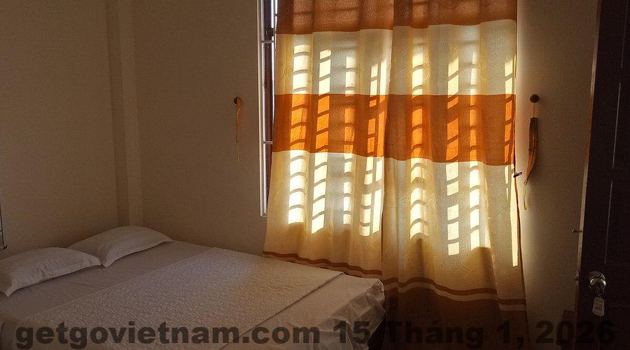 Phòng nghỉ tại Khách Sạn Hoa Sen Lạng Sơn với nội thất cơ bản, sạch sẽ