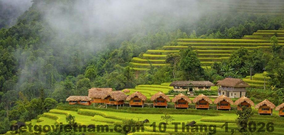 Món ăn sáng với các món đặc sản H'mông truyền thống.