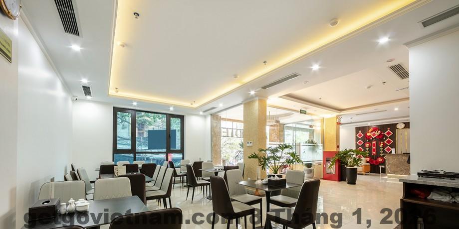 Khu vực xung quanh A25 Hotel Hoàng Đạo Thúy 2 với đường nội khu sạch sẽ, ít xe lớn