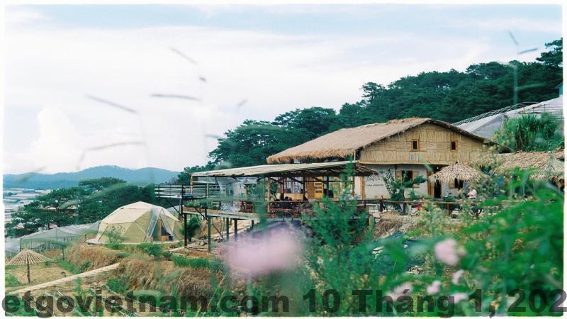 Món ăn sáng tại Bao Loc Homestay, đặc sản vùng núi với thịt lợn cắp nách