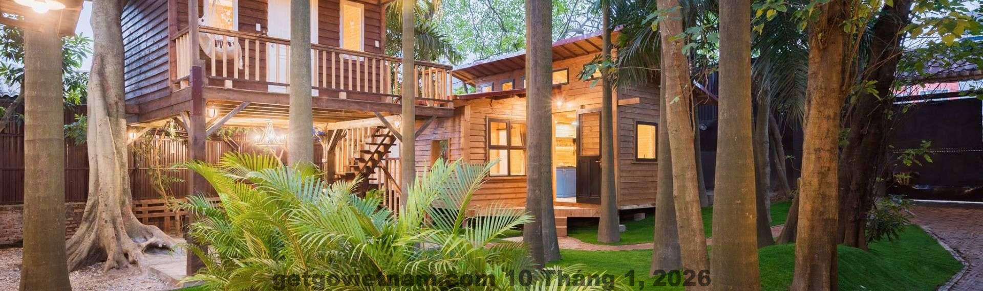 Khu vực ăn uống địa phương gần Hồ Tây thuận tiện cho khách lưu trú homestay