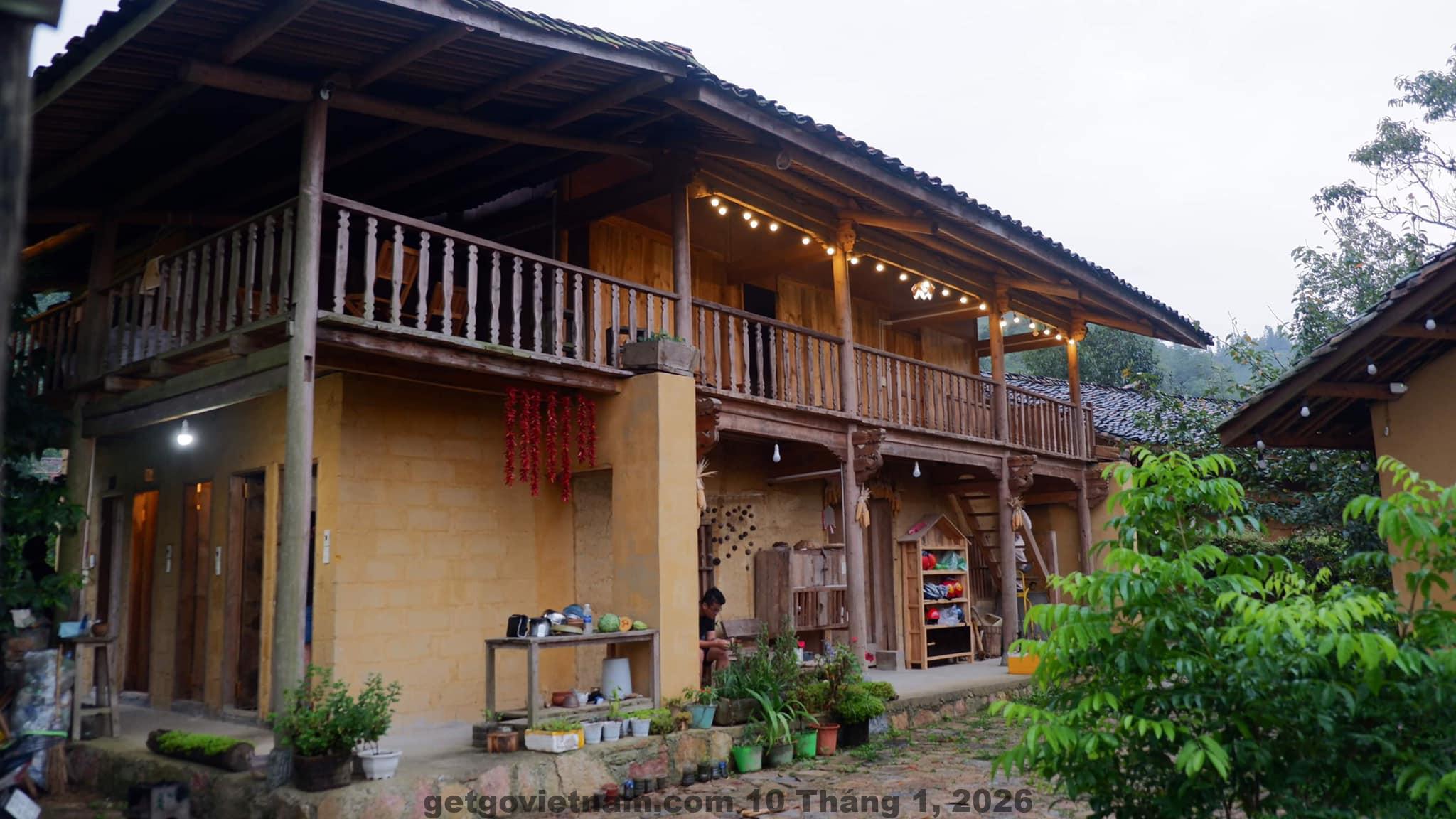 Khu vực ngoài trời tại Lung Cu Lake View Homestay