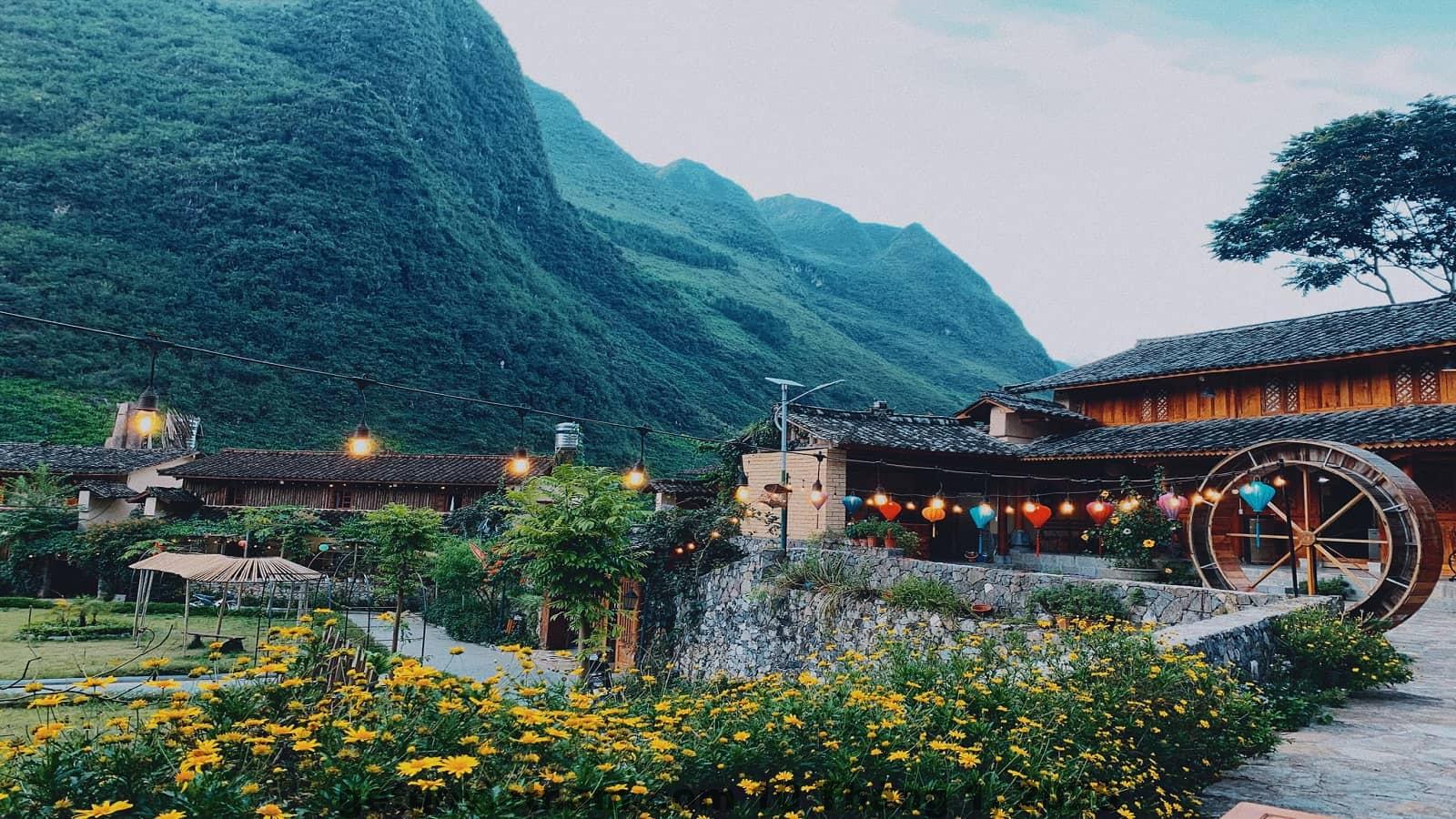 Bữa sáng tại homestay gồm các món ăn địa phương, tươi ngon và đầy đủ dinh dưỡng