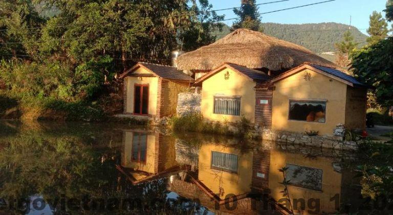 Phòng ngủ với không gian ấm cúng, thiết kế gần gũi thiên nhiên.