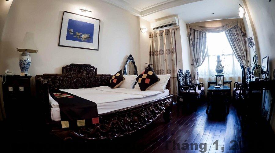 Đánh giá khách sạn Hong Ngoc Tonkin Hà Nội 2026: Có đáng ở phố cổ? 2 Mặt tiền khách sạn Hong Ngoc Tonkin nằm trên phố Lương Văn Can, trung tâm khu phố cổ Hà Nội