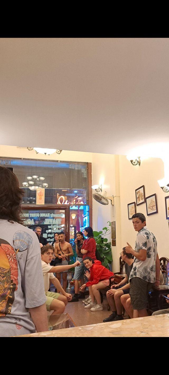 Bữa sáng phong phú nhưng cần cải thiện về hương vị và sự mới mẻ.