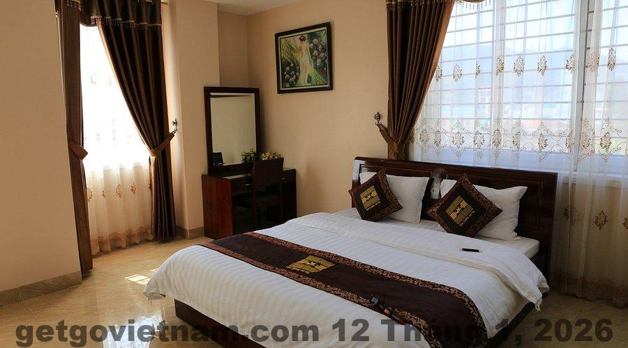 Phòng ngủ đơn giản tại khách sạn Tiến Cường với nội thất cơ bản