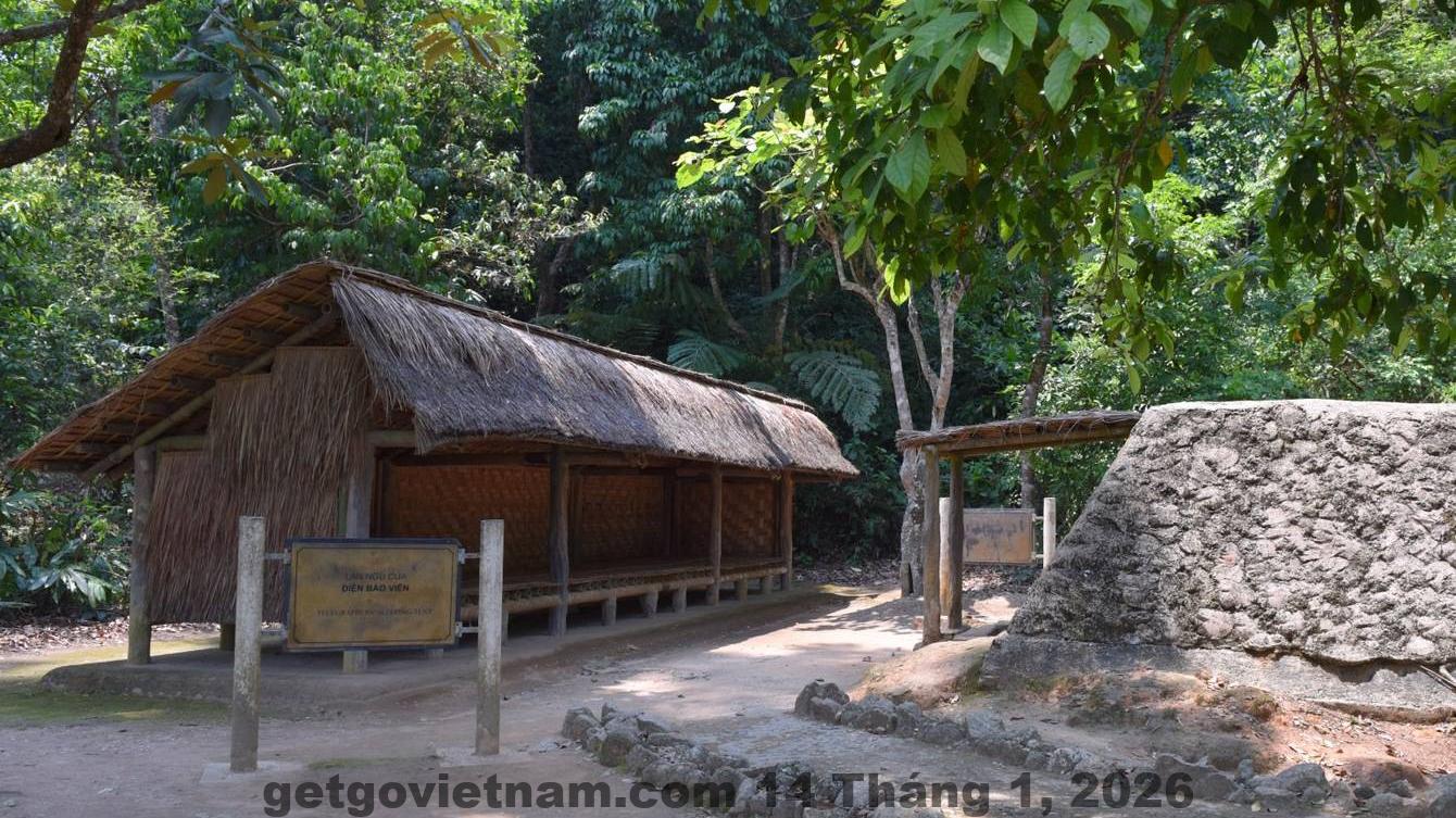 Khu vực ăn sáng đơn giản tại Mường Phăng Hotel