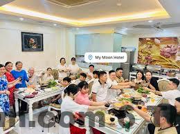 Lễ tân My Moon Hotel Hanoi