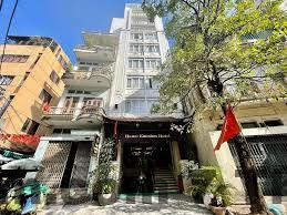 Bữa sáng tại Royal Hotel Hà Nội