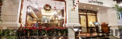 Phố Mã Mây Hà Nội nhộn nhịp về đêm