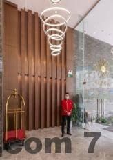 Lễ tân Reyna Luxury Hotel