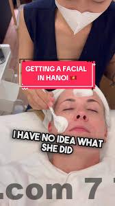 Khu vực lễ tân Babylon Premium Hotel & Spa với nhân viên thân thiện