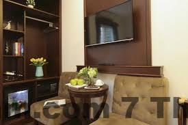 Quầy lễ tân The Sinh Tourist Hotel & Travel với nhân viên thân thiện hỗ trợ khách