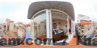 Nhân viên Hanoi Family Homestay thân thiện và hỗ trợ khách nhiệt tình