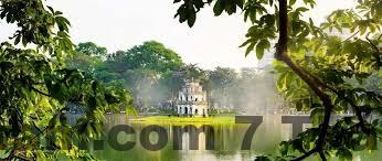 Khu vực lễ tân và nhân viên Golden Time Hostel Hà Nội