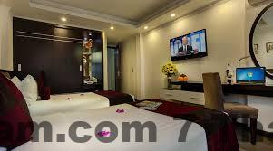 Khu vực ăn sáng tại Hanoi Focus Boutique Hotel với buffet đơn giản