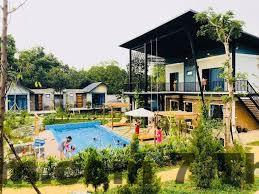 Không gian phố cổ xung quanh homestay – thay cho tiện ích nghỉ dưỡng truyền thống.